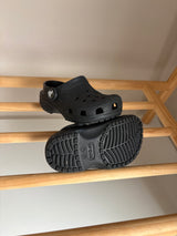 CROCS (Size 6)