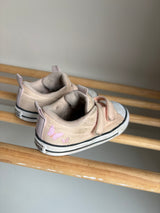 CONVERSE (Size 8)